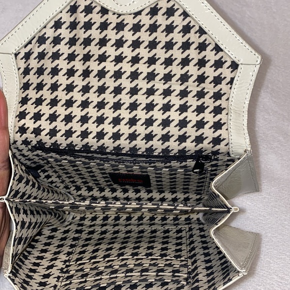 HOBO Cream Patent Leather Handheld Envelope Clutch EUC - Picture 6 of 15